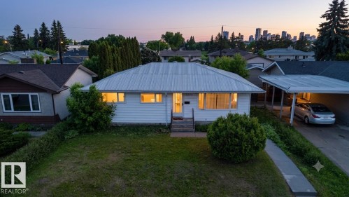 Balwin Bungalow with Second Kitchen & Heated Garage-Ready Shop